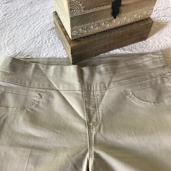 Style and Company  beige pull on pant 12 - Picture 3 of 5